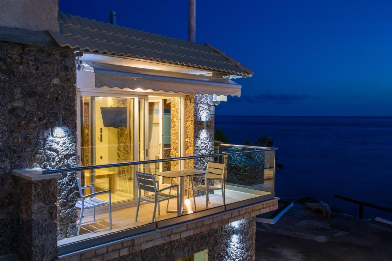 Black Rocks Family, Luxury Seafront Beach Maisonette Agios Gordios  Ngoại thất bức ảnh