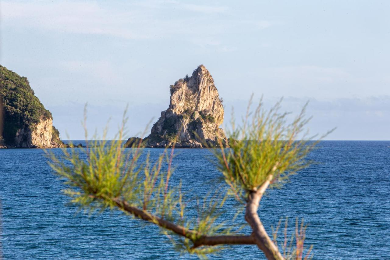 Black Rocks Family, Luxury Seafront Beach Maisonette Agios Gordios  Ngoại thất bức ảnh