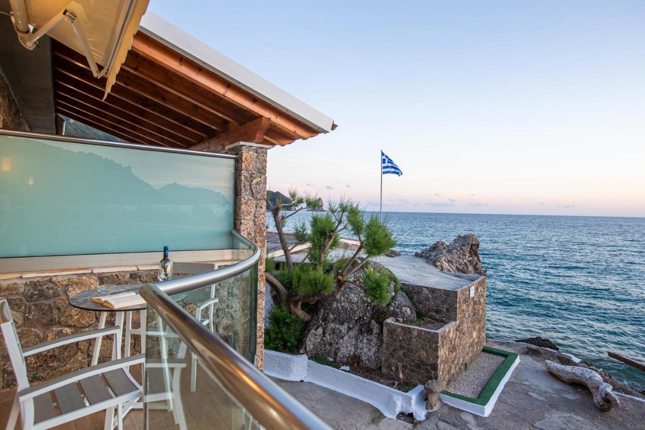 Black Rocks Family, Luxury Seafront Beach Maisonette Agios Gordios  Ngoại thất bức ảnh
